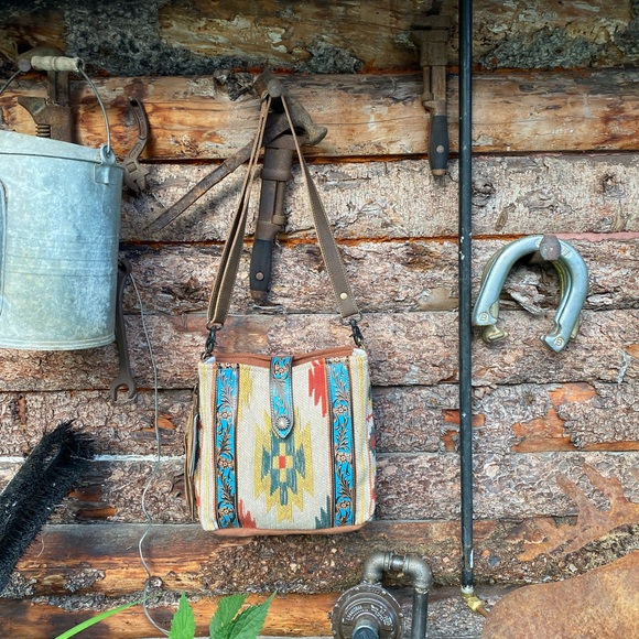 MYRA BAG BEAMING & BRIGHT HAND-TOOLED - Picture 1 of 9